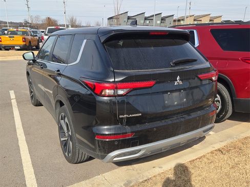 Used 2024 Mitsubishi Outlander FWD image 2