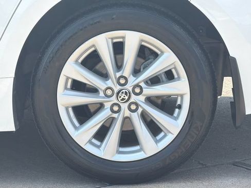 Used 2024 Toyota Corolla LE w/ LE Convenience Package FWD image 30
