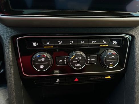 Used 2022 Volkswagen Atlas Cross Sport SE w/ Panoramic Sunroof Package image 29