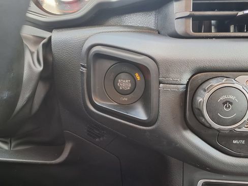 Used 2025 Jeep Wrangler Unlimited Sahara AWD/4WD image 30