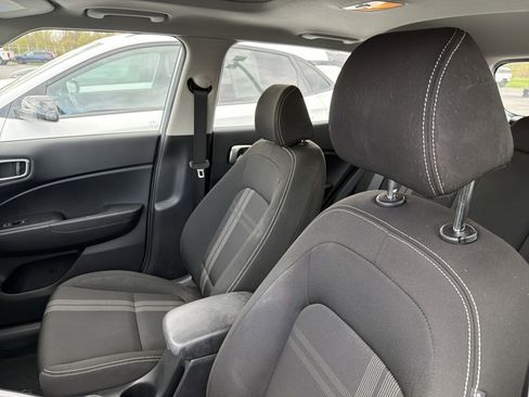Used 2023 Hyundai Venue SEL w/ Cargo Package FWD image 12