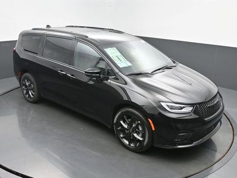 New 2026 Chrysler Pacifica Select w/ S Appearance Package AWD/4WD image 45