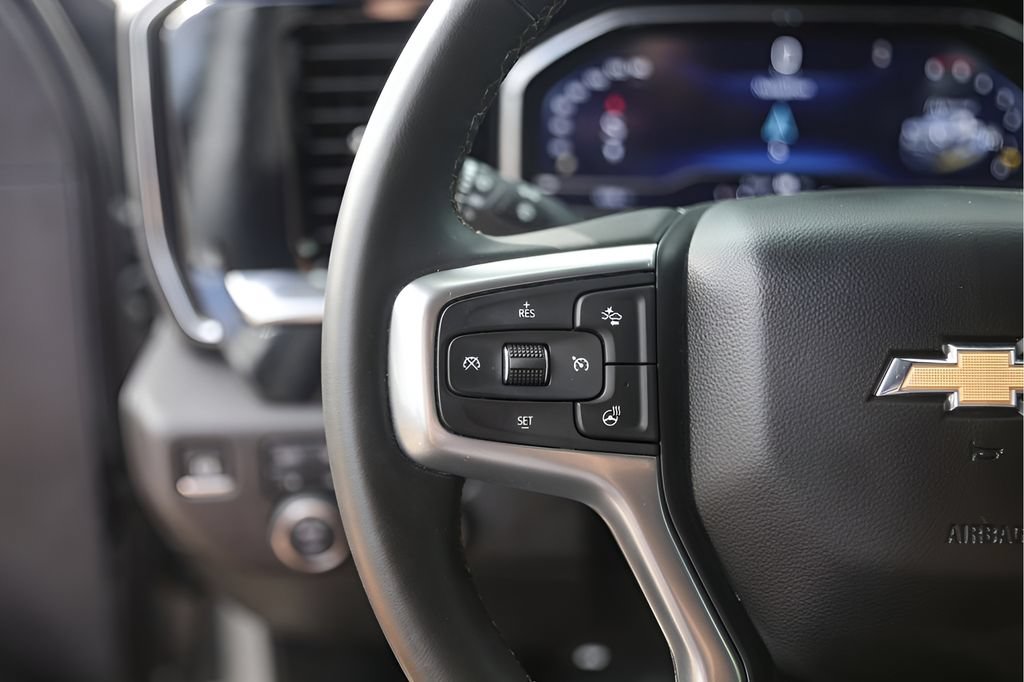 Used 2025 Chevrolet Silverado 2500 LTZ AWD/4WD image 17
