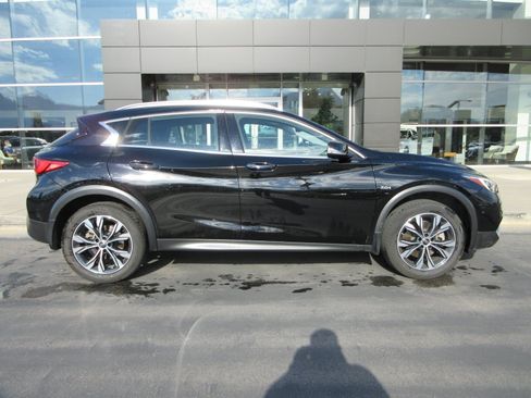 Used 2018 INFINITI QX30 AWD w/ Pro Assist Package image 13