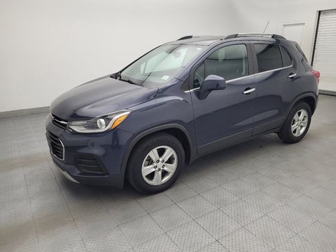 Used 2018 Chevrolet Trax LT w/ LT Convenience Package FWD image 2
