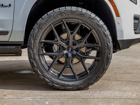 Used 2026 GMC Yukon XL Denali Ultimate image 12