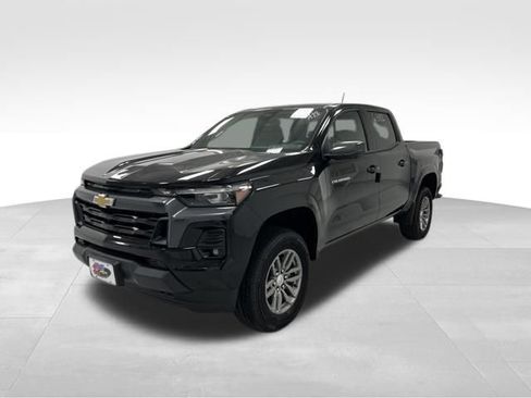 New 2026 Chevrolet Colorado LT w/ LT Convenience Package AWD/4WD image 3