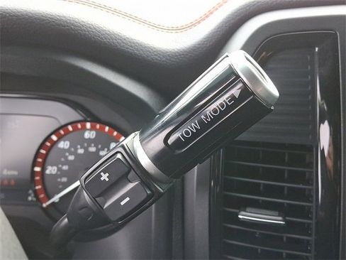 Used 2024 Nissan Titan PRO-4X w/ Off Road Protection Package image 17