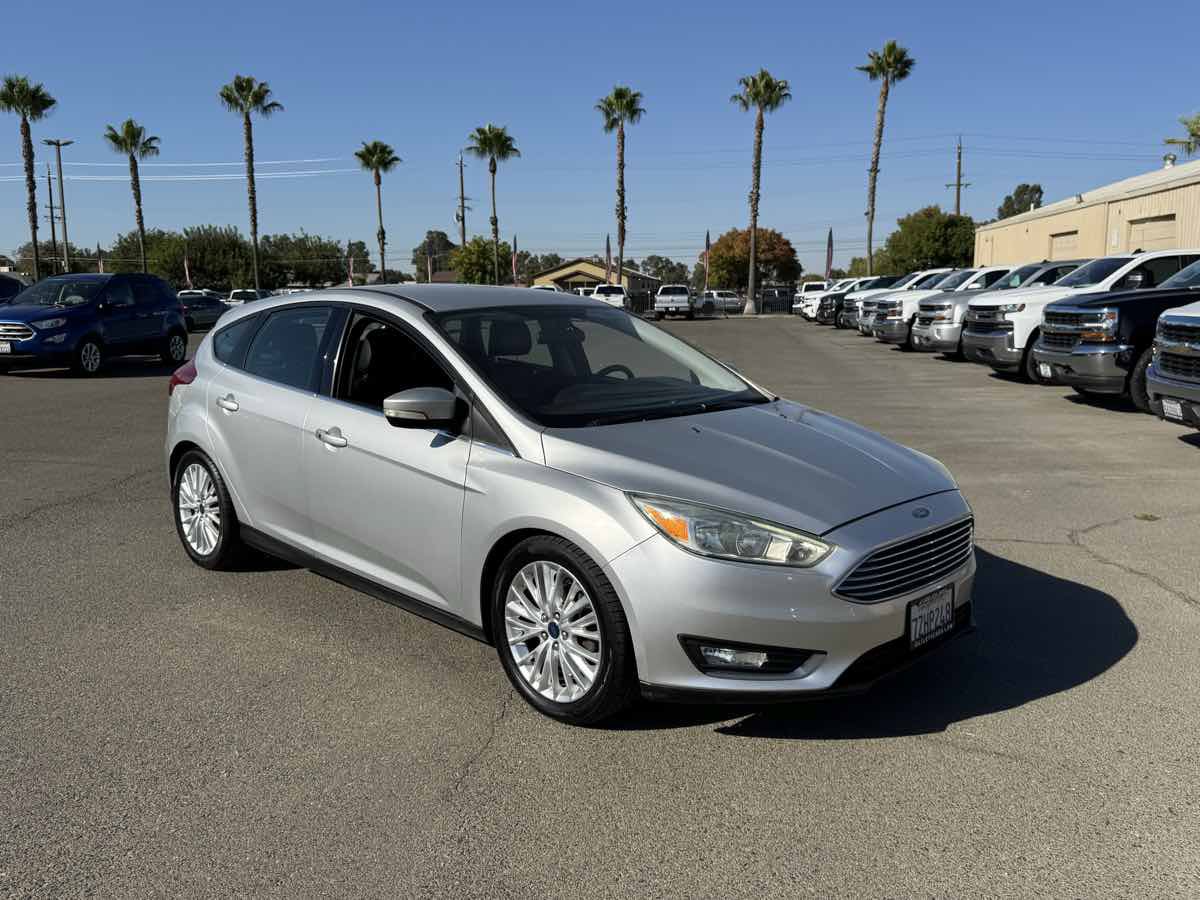 Used 2015 Ford Focus Titanium w/ Titanium Cold Weather Package FWD image 2