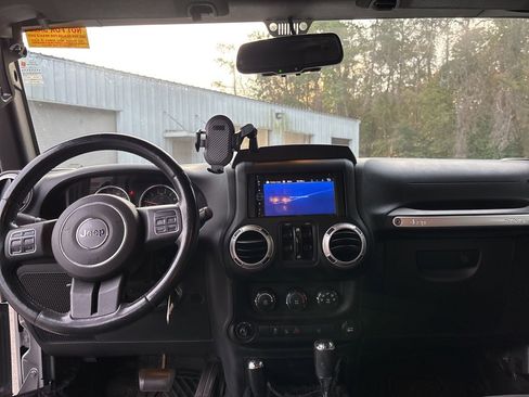 Used 2015 Jeep Wrangler Unlimited Sahara w/ Max Tow Package image 10