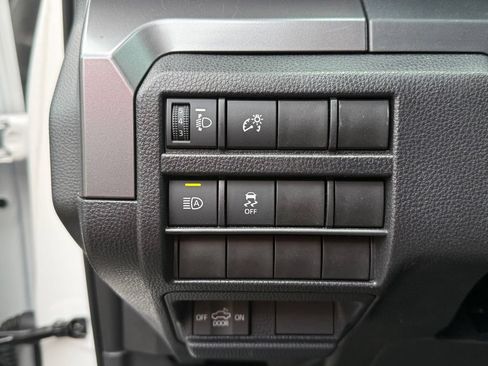 Used 2025 Toyota Tacoma SR5 AWD/4WD image 12