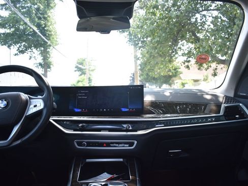 Used 2025 BMW X7 xDrive40i AWD/4WD image 32