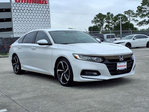 Used 2019 Honda Accord Sport image 2