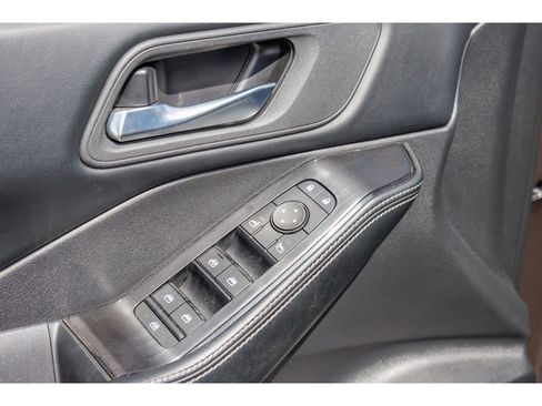 Used 2025 Nissan Rogue SV AWD/4WD image 19