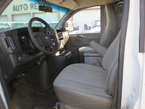 Used 2014 Chevrolet Express 2500 image 10