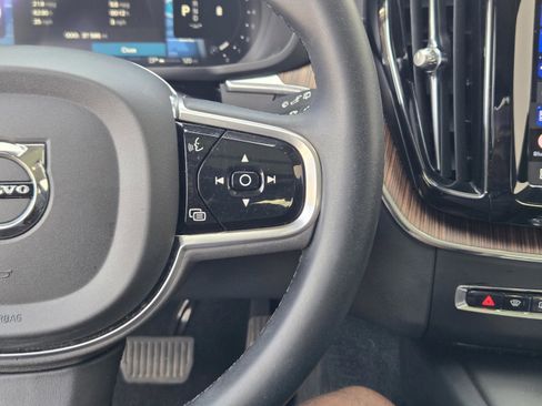 Used 2023 Volvo XC60 B6 Ultimate w/ Protection Package Premier image 28