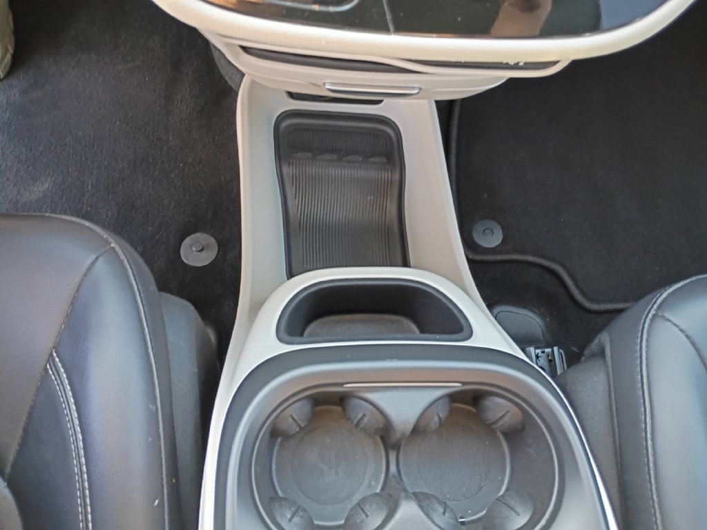 Used 2024 Chrysler Pacifica Touring-L FWD image 18