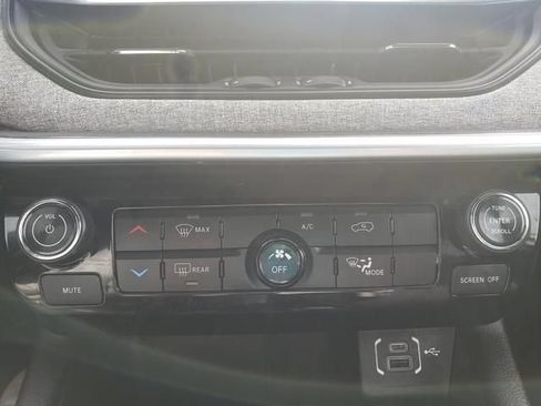 Used 2023 Jeep Compass Latitude AWD/4WD image 22