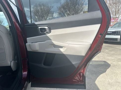 Used 2025 Kia Sorento S image 28