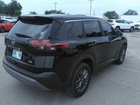 Used 2023 Nissan Rogue S AWD/4WD image 2