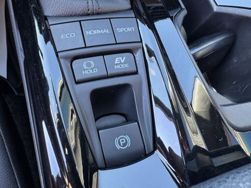 Used 2025 Toyota Camry XSE image 30