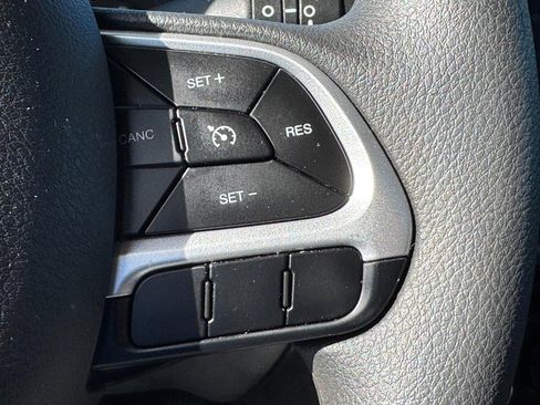 Used 2023 Jeep Renegade Latitude image 18