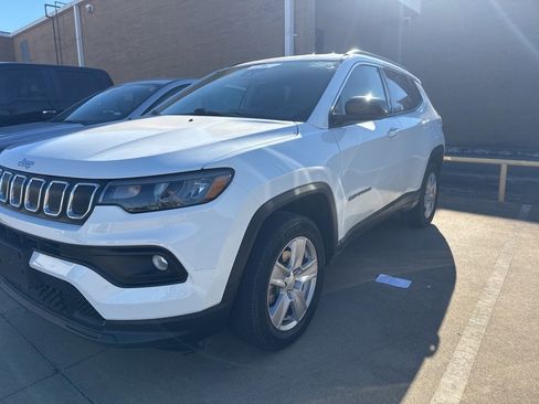 Used 2022 Jeep Compass Latitude image 1