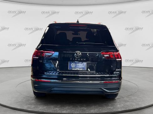 Certified 2024 Volkswagen Tiguan SE FWD image 7