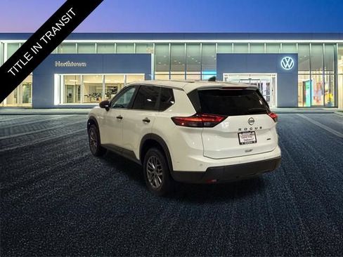 Used 2024 Nissan Rogue S AWD/4WD image 3