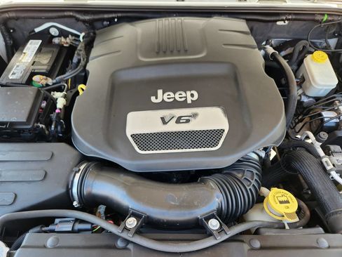 Used 2014 Jeep Wrangler Unlimited Sport w/ Quick Order Package 24S AWD/4WD image 33