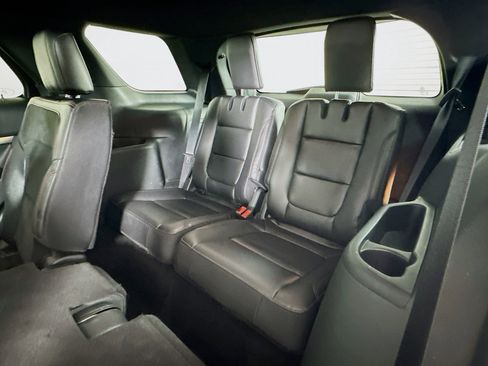 Used 2019 Ford Explorer XLT w/ Equipment Group 202A AWD/4WD image 30