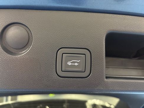 New 2026 Chevrolet Equinox LT w/ Convenience Package II AWD/4WD image 9
