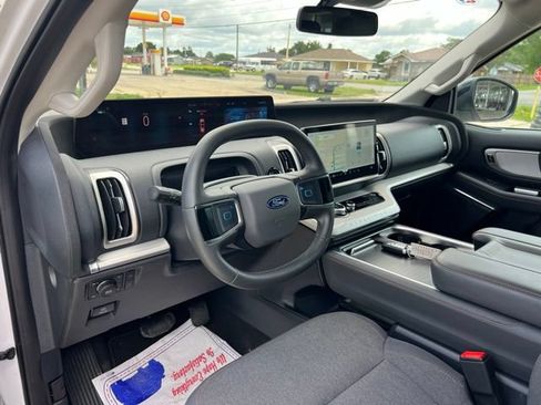Used 2025 Ford Expedition Active AWD/4WD image 12