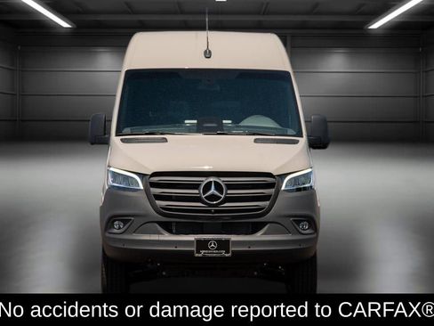 Used 2025 Mercedes-Benz Sprinter 2500 image 2