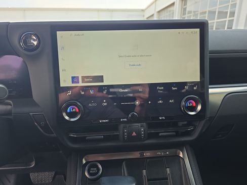 Used 2025 Lexus GX 550 w/ Accessory Package (2T) AWD/4WD image 21