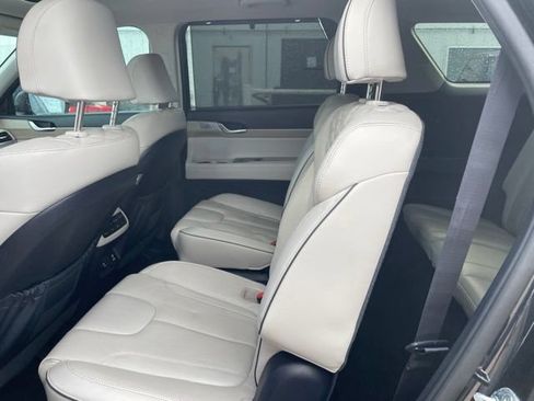 Used 2021 Hyundai Palisade Limited FWD image 17
