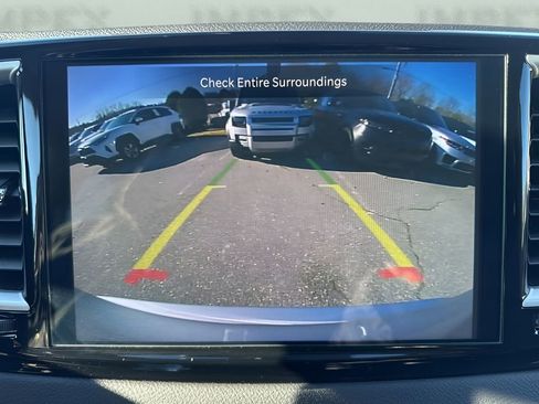 Used 2024 Chrysler Pacifica Touring-L image 21