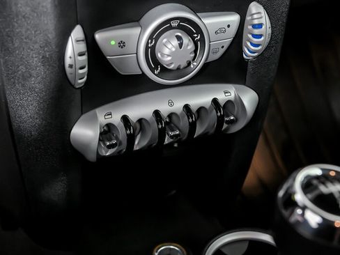 Used 2009 MINI Cooper Clubman Hardtop image 25