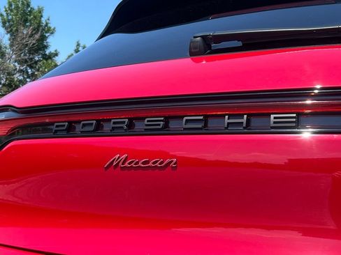 Used 2022 Porsche Macan AWD/4WD image 13