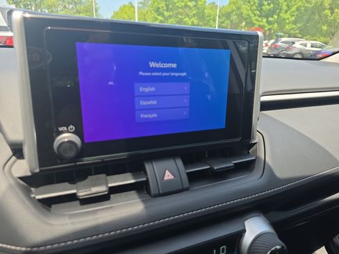 Used 2025 Toyota RAV4 XLE FWD image 20