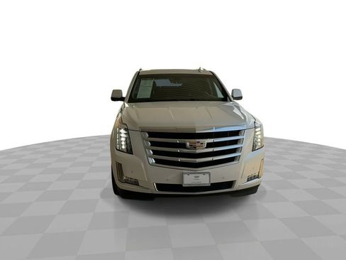 Used 2016 Cadillac Escalade Premium image 3