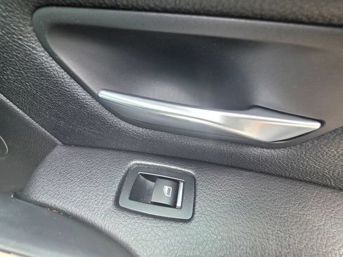 Used 2017 BMW 320i xDrive Sedan AWD/4WD image 12