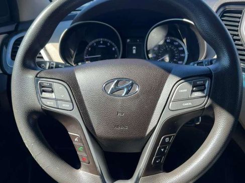 Used 2017 Hyundai Santa Fe SE image 19