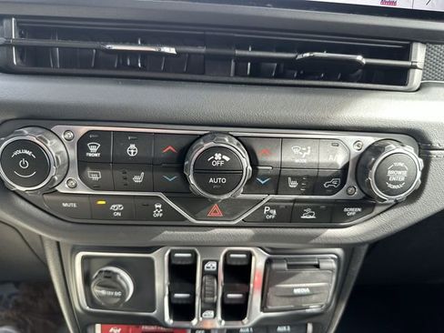 Used 2025 Jeep Wrangler Unlimited Rubicon 392 AWD/4WD image 19