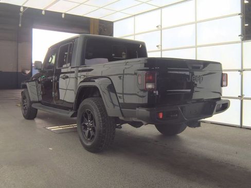 Used 2022 Jeep Gladiator Sport image 4