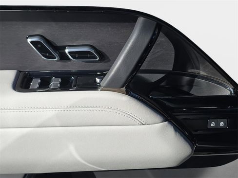 Certified 2023 Land Rover Range Rover Sport SE image 29