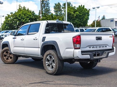 Used 2017 Toyota Tacoma TRD Sport w/ Tow Package RWD image 5