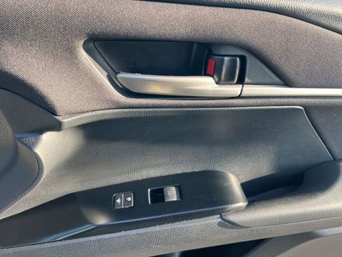 Used 2025 Toyota Camry LE image 30
