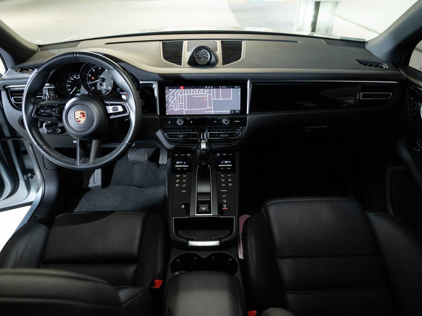 Certified 2023 Porsche Macan AWD/4WD image 24