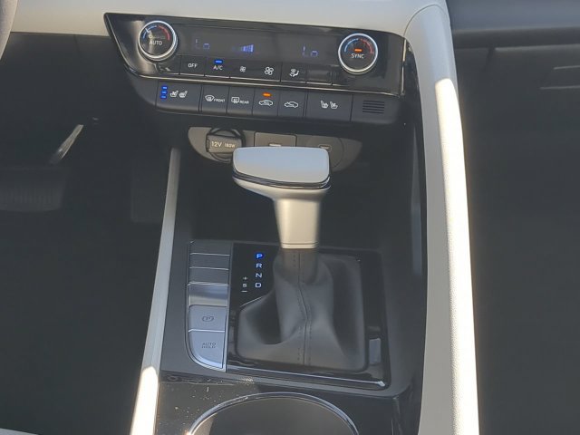 Used 2025 Hyundai Elantra Limited FWD image 17